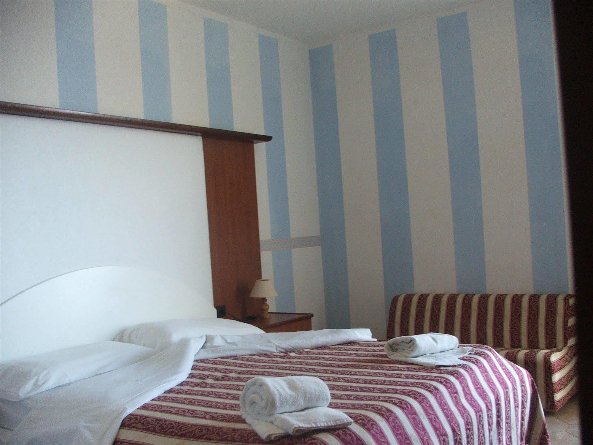 Hotel Vittorio Portopalo Di Capo Passero Екстер'єр фото